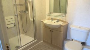 EN SUITE- click for photo gallery